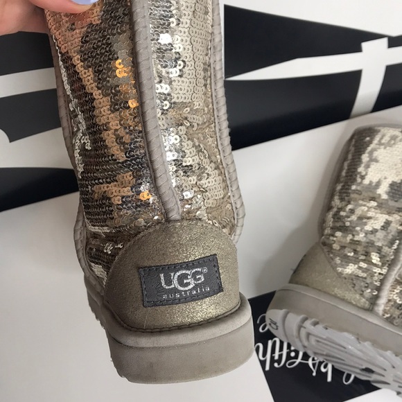 UGG CLASSIC SHORT GOLD SEQUIN BOOTS - Picture 5 of 8